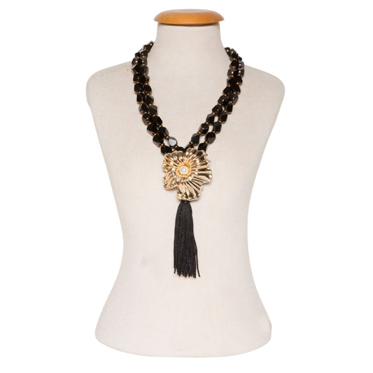 Colar preto com dourado