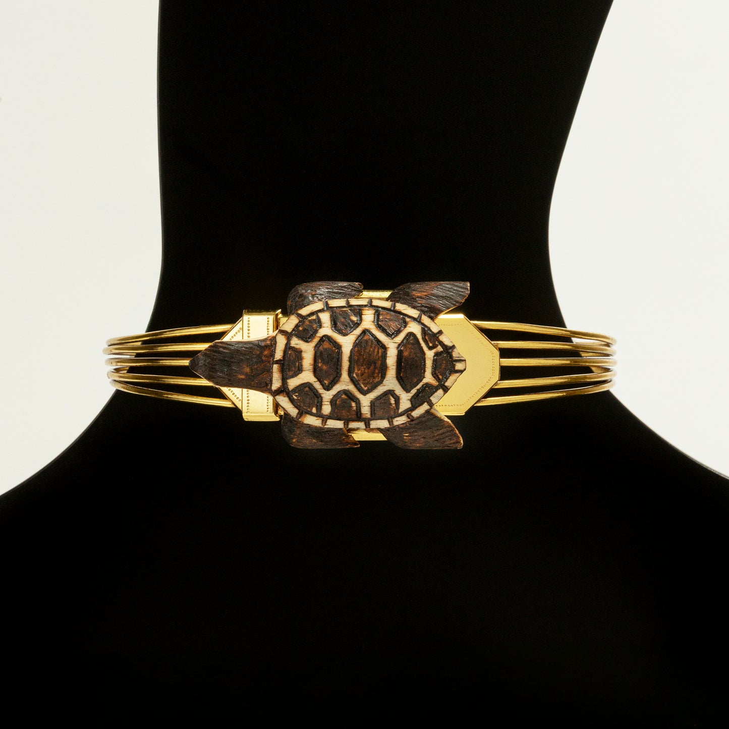 Chocker Dourada Tartaruga