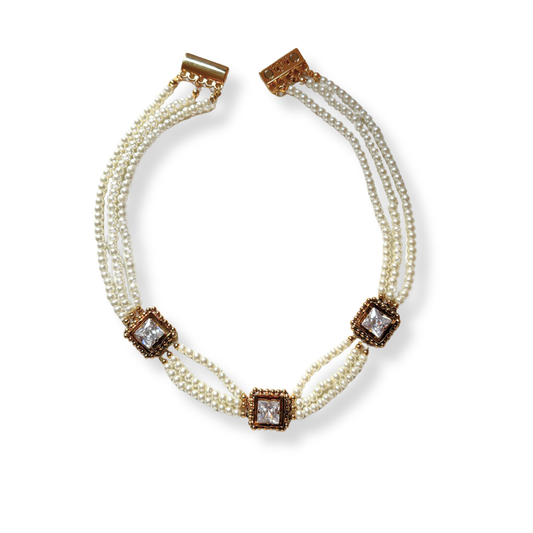 Colar Pérolas e Cristal